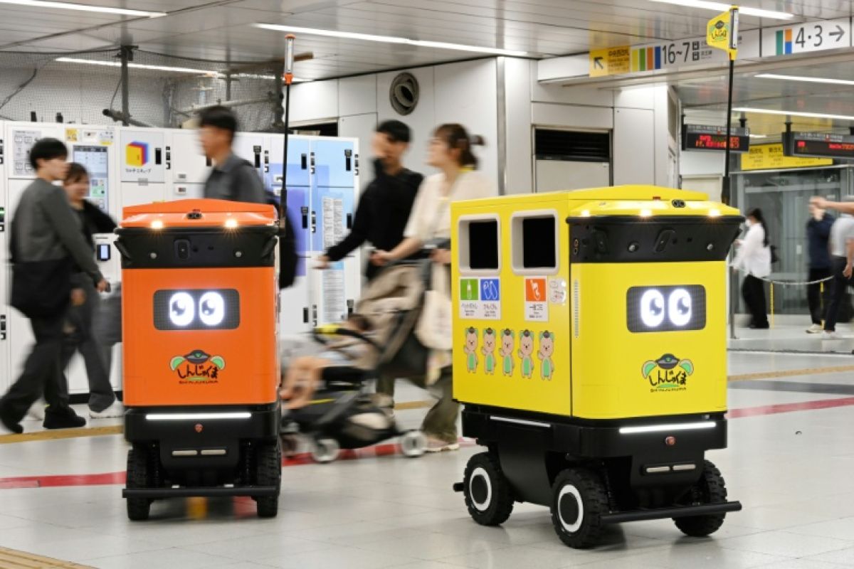 À Tokyo, des poubelles autonomes se faufilent parmi les voyageurs