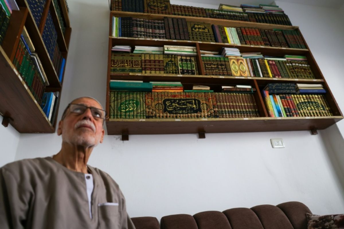 Il avait muré ses livres pour les cacher, quinze ans plus tard il les retrouve presque tous