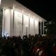 Fermé et dans le viseur de Donald Trump, le Kennedy Center mobilise Washington