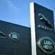 Jaguar Land Rover coupe 4 000 postes et change de cap