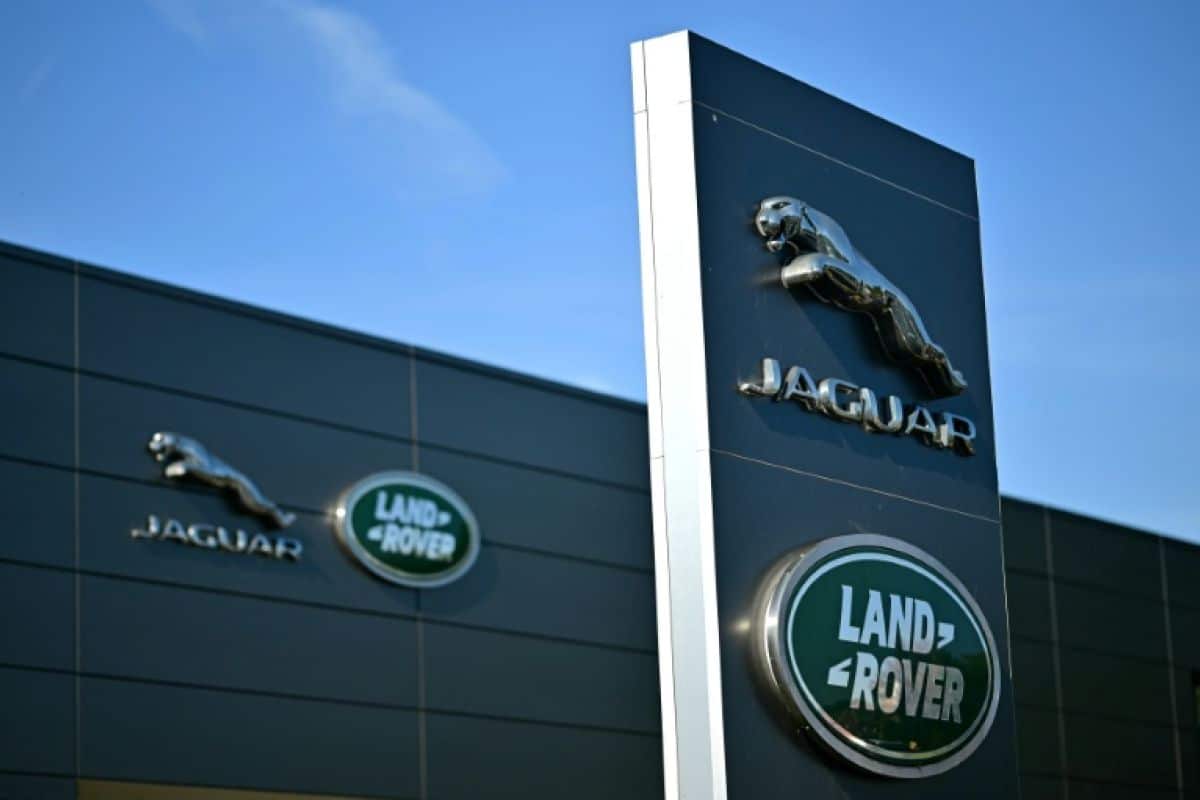 Jaguar Land Rover coupe 4 000 postes et change de cap