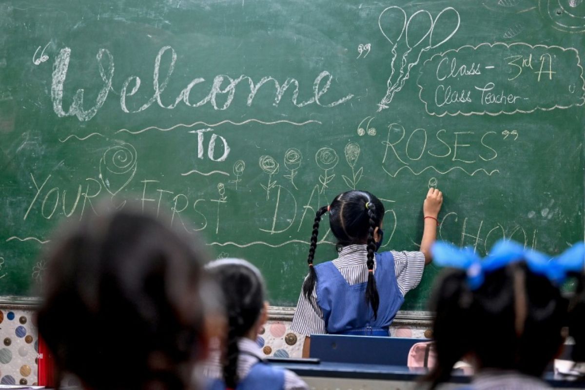 Les catastrophes climatiques éloignent des millions de filles de l'école