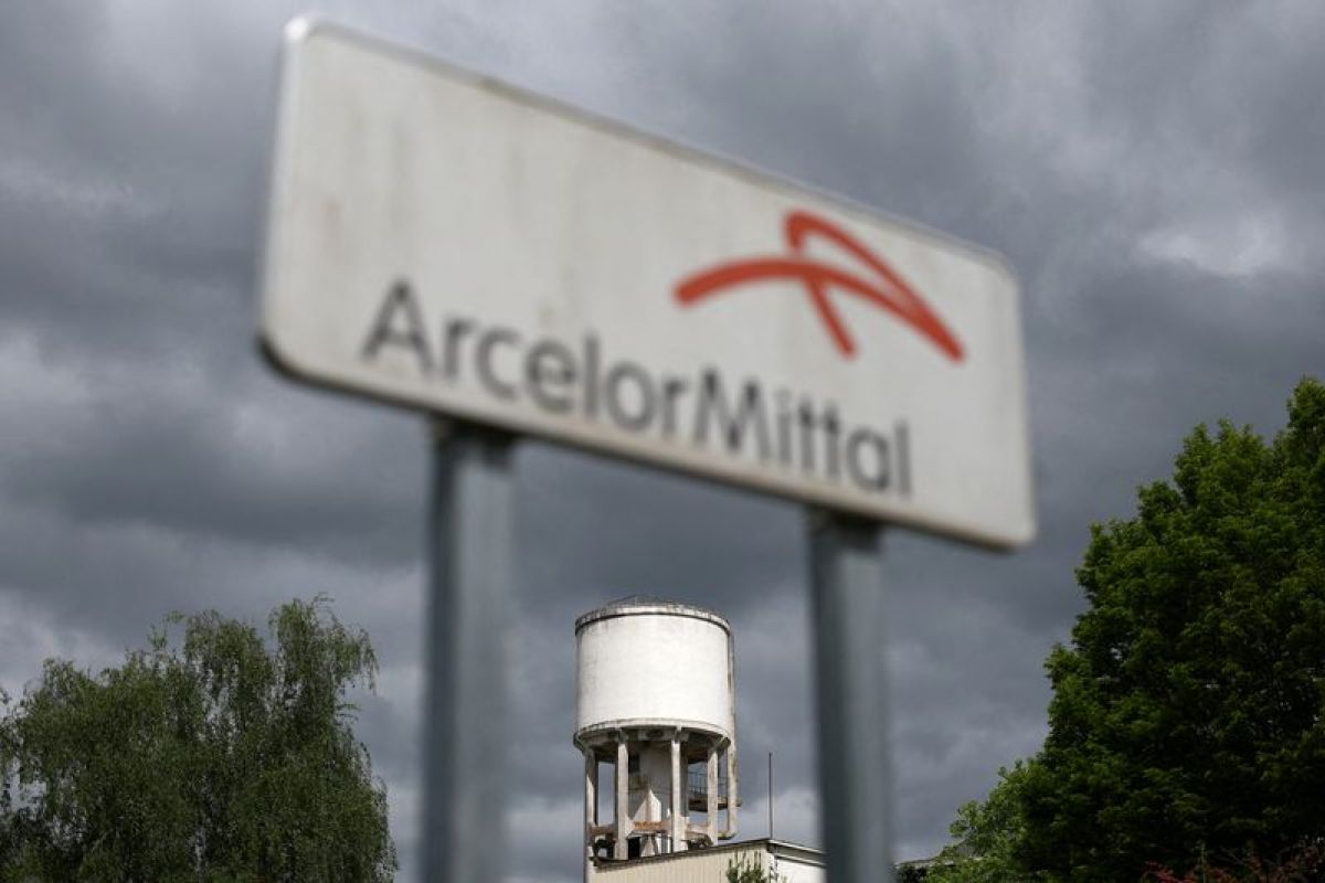 ArcelorMittal renonce à relancer son aciérie ukrainienne, pilonnée par les missiles russes