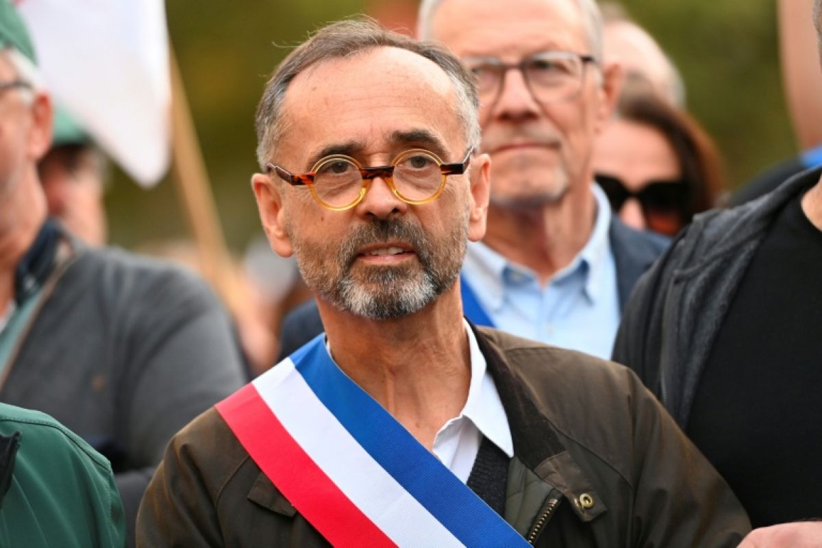 Robert Ménard joue son mandat de maire sur un mariage qu'il a refusé de célébrer