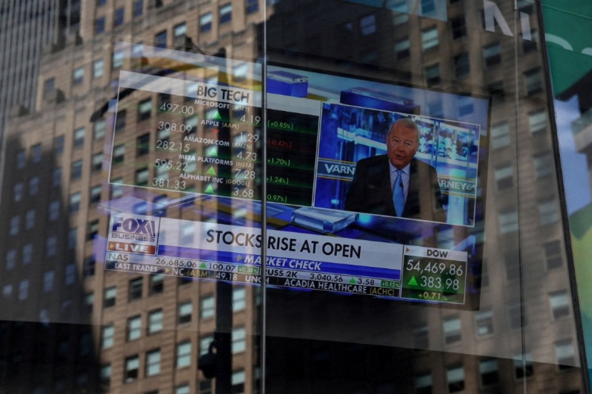 Wall Street dans le rouge, le pétrole à 100 dollars rebat les cartes