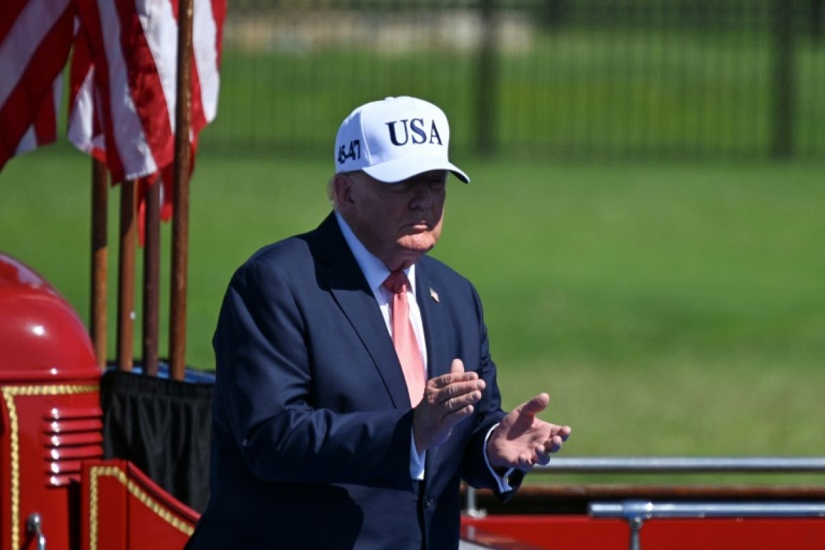 Nouvelle salve de Trump contre le Canada, des motos jusqu’au papier toilette