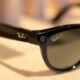Critiqué par un fils du fondateur, le patron d'EssilorLuxottica garde le soutien de son conseil