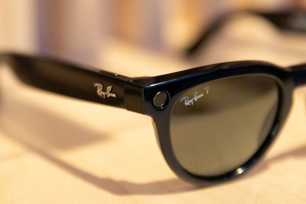 Critiqué par un fils du fondateur, le patron d'EssilorLuxottica garde le soutien de son conseil