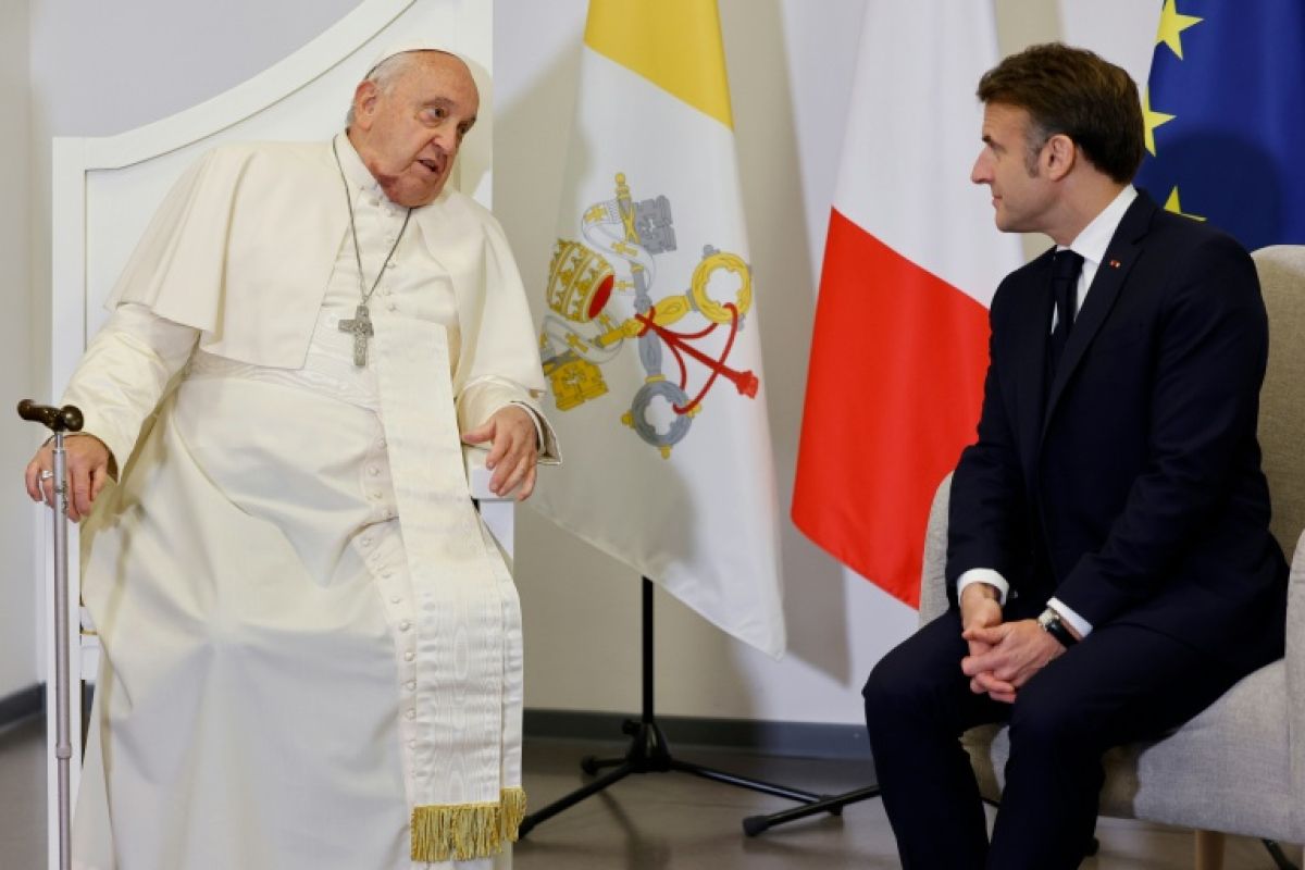 Macron reçoit Léon XIV, le pape qui lui offre enfin Paris
