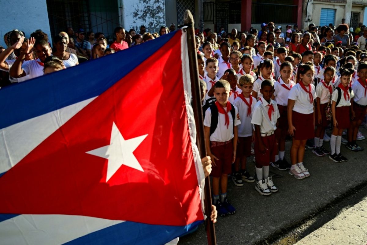 À Cuba, la rentrée des classes se vit dans le noir et sans uniforme