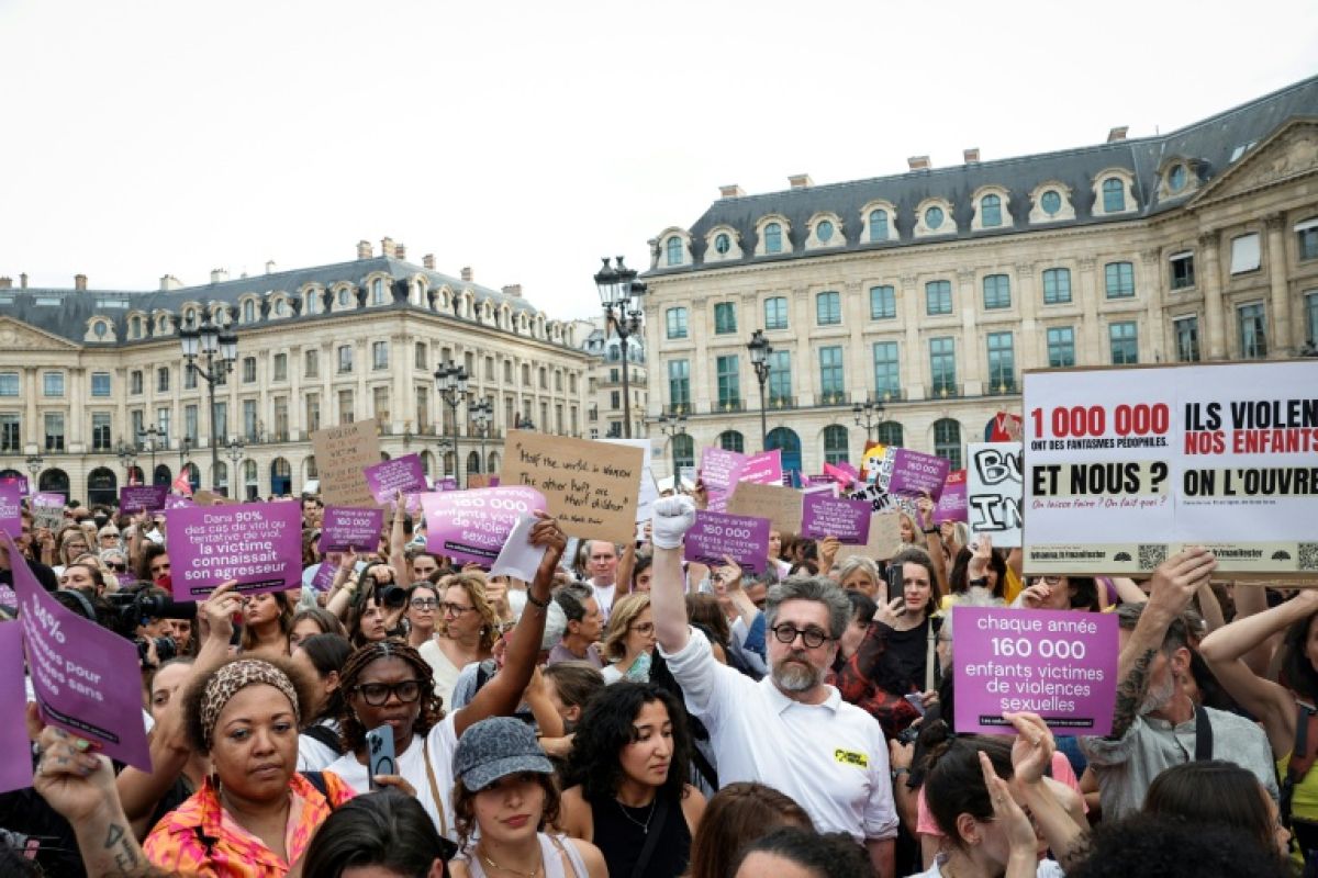 Violences sexuelles, la rue réclame une loi qui va jusqu'au bout
