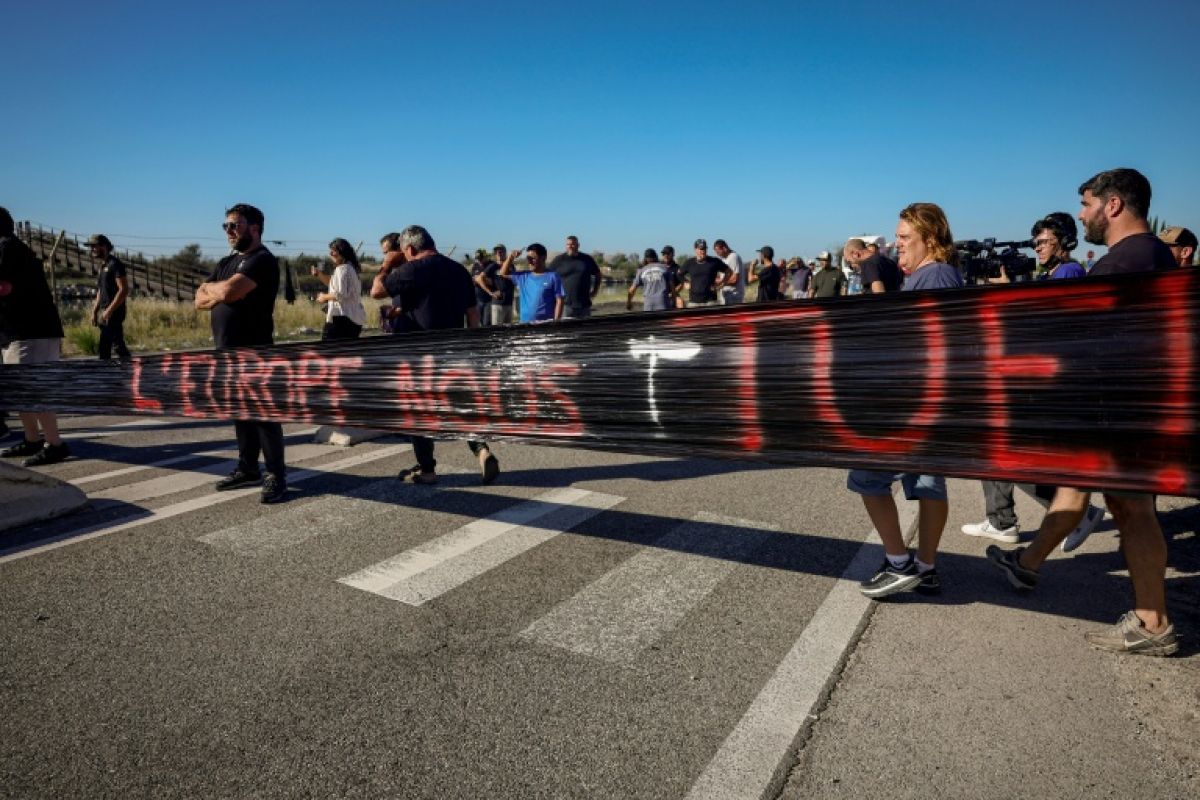 Les pêcheurs délogés du dépôt pétrolier de Fos-sur-Mer, le gouvernement promet une rencontre