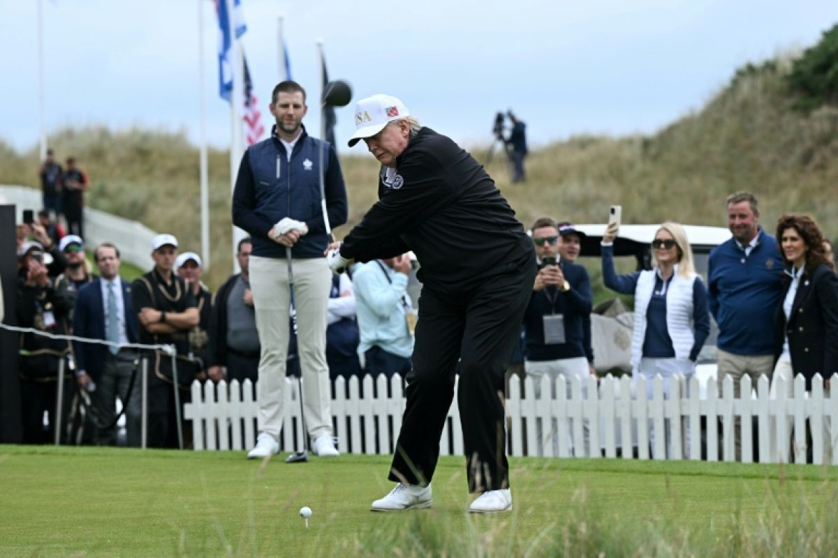 Golf d'abord, diplomatie ensuite, le voyage irlandais de Donald Trump
