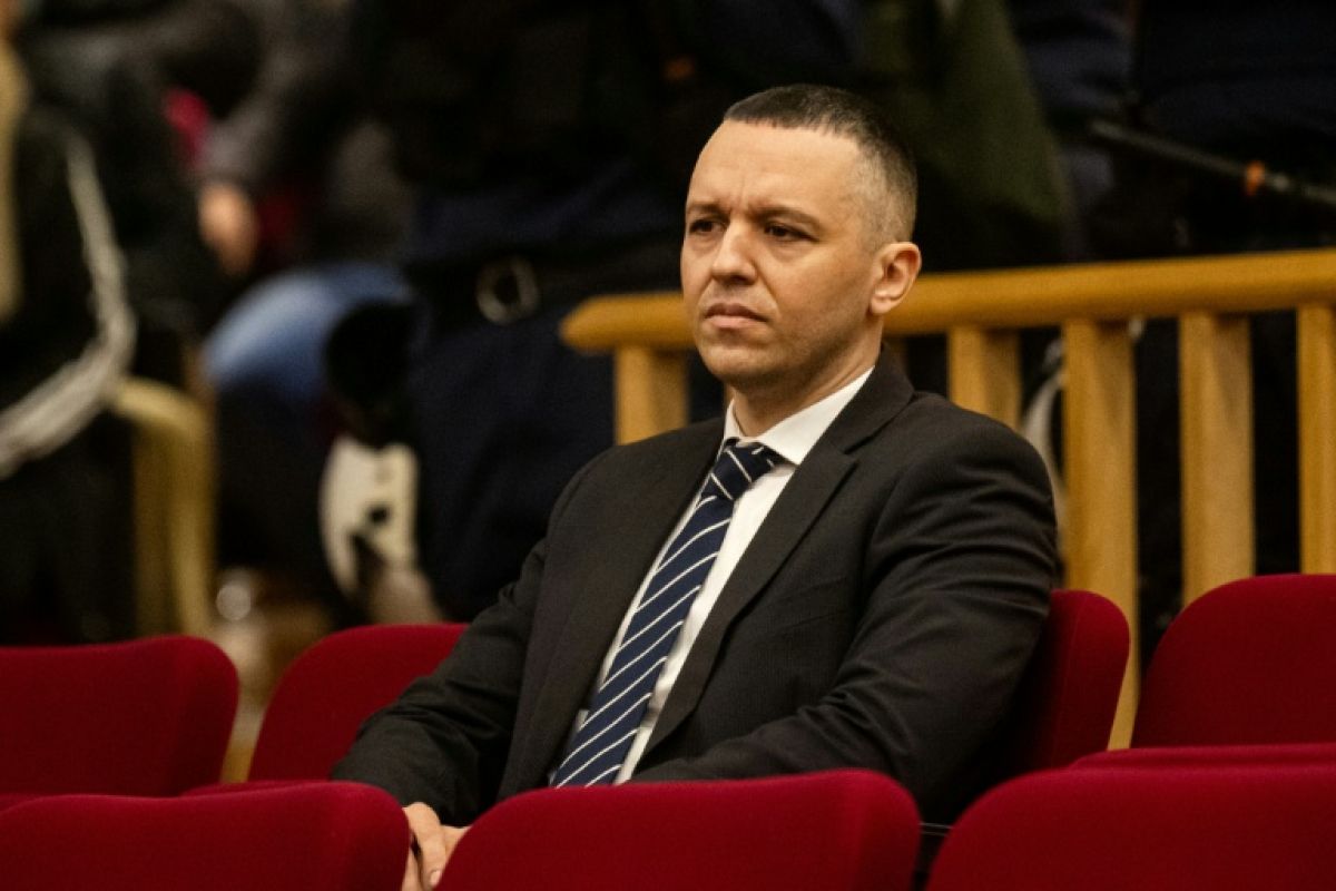 Soutenu par Elon Musk, un ancien cadre néonazi grec quitte sa prison et vise un retour en politique