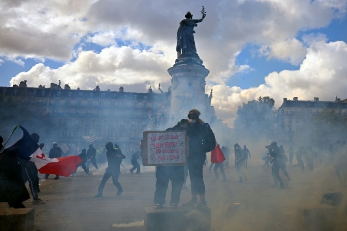Colère contre la vie chère, 166 interpellations et des heurts place de la République