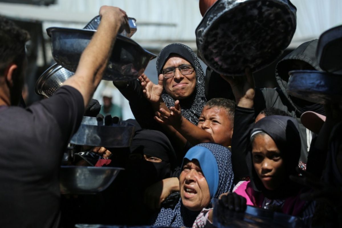 Six heures de queue chaque jour pour un seul repas à Gaza