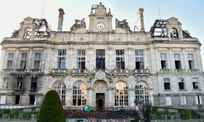 À Limoges, la mairie n'est plus qu'une carcasse fumante