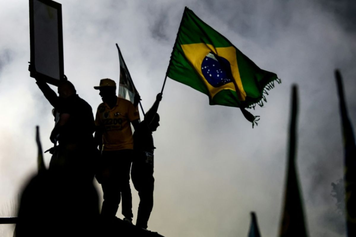 Lula face à Flavio Bolsonaro, un duel qui dépasse les frontières du Brésil
