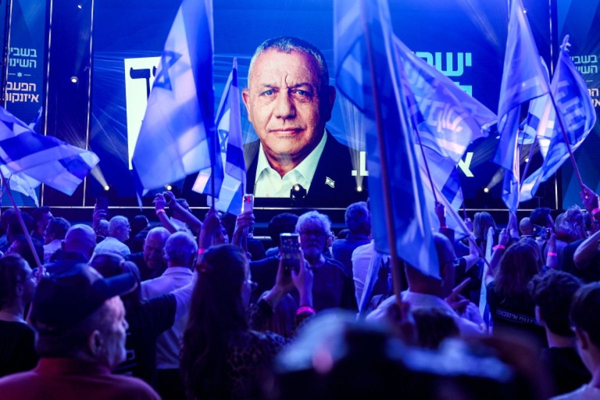 Eisenkot tend la main à un pays fracturé, Netanyahu mise sur la peur