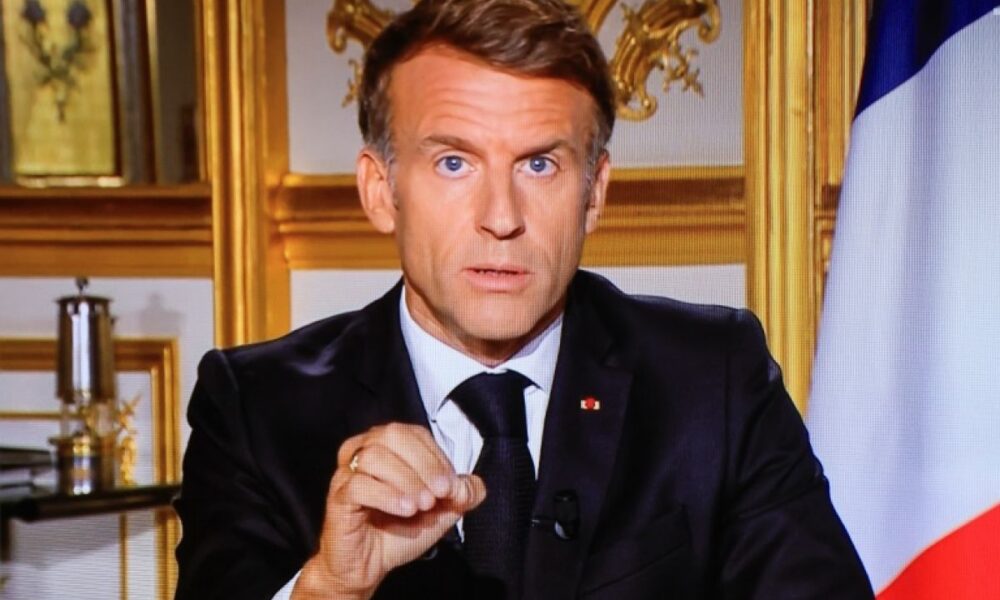 Après les violences, Macron promet fermeté et transparence