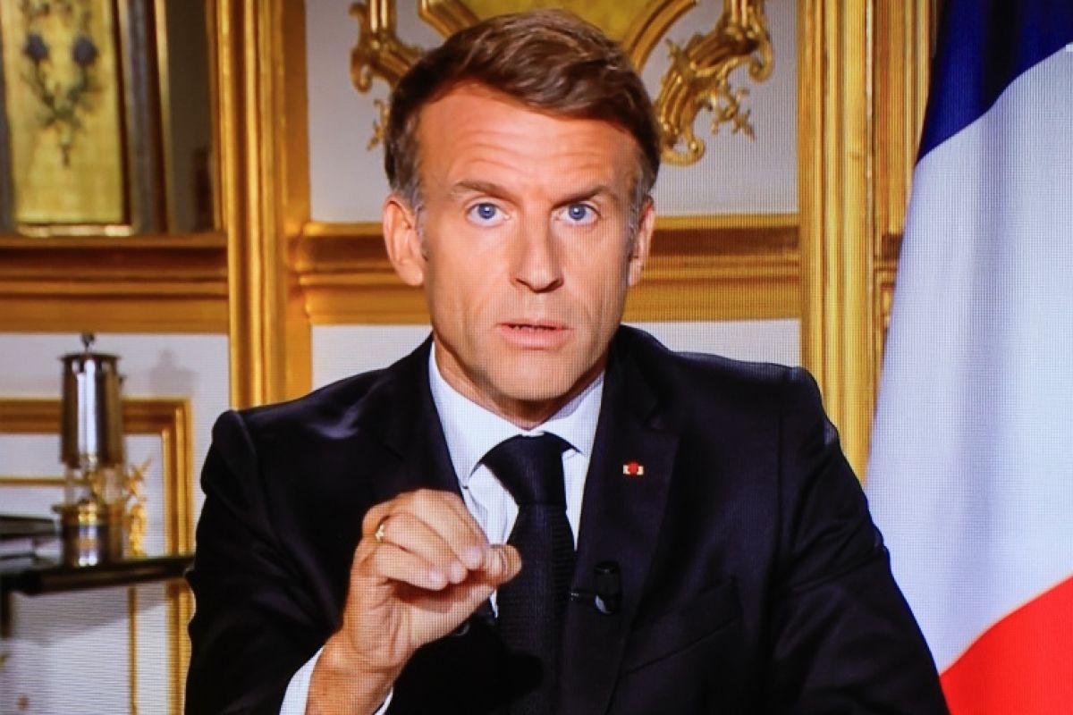 Après les violences, Macron promet fermeté et transparence