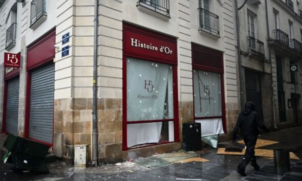 Plus de 2 500 commerces abîmés par les cortèges, les commerçants réclament une trêve avant les fêtes