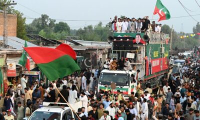 Au Pakistan, des milliers de partisans d'Imran Khan marchent vers Islamabad