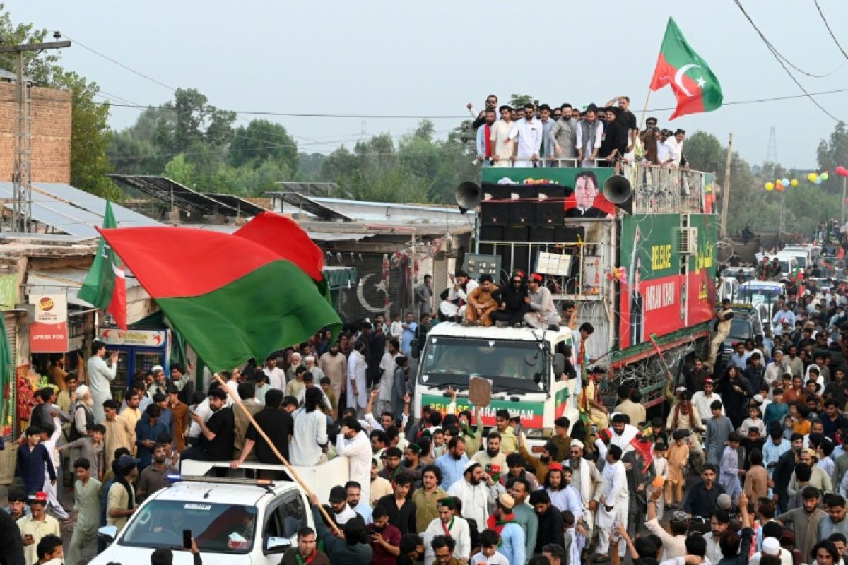Au Pakistan, des milliers de partisans d'Imran Khan marchent vers Islamabad