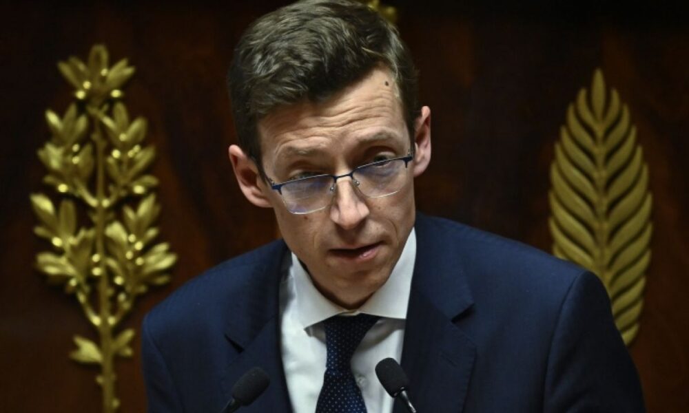 Le ministre écrit aux lycéens avant la rentrée pour défendre ses annonces