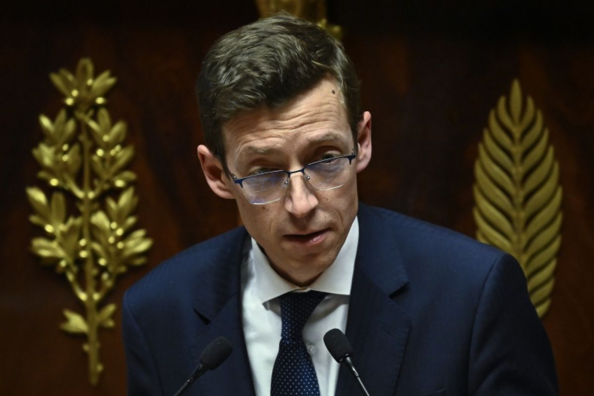 Le ministre écrit aux lycéens avant la rentrée pour défendre ses annonces