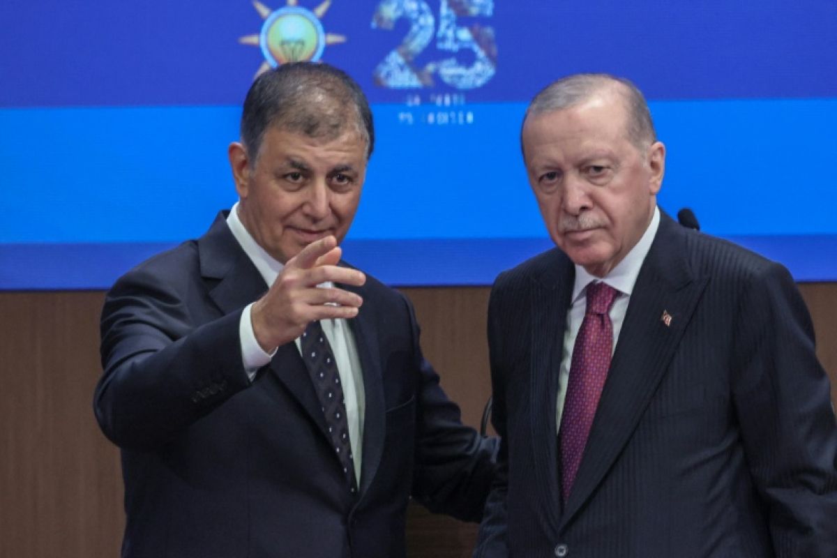 Izmir se retourne contre son maire après son passage chez Erdogan
