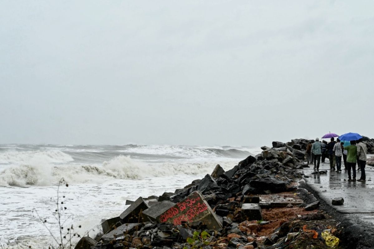 Près de 100 000 personnes quittent la côte indienne avant le cyclone Arnab