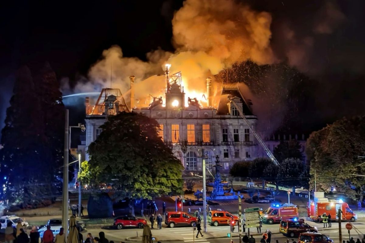 Après l'incendie de la mairie de Limoges, deux suspects interpellés