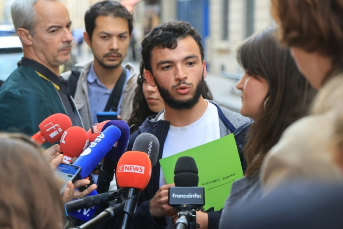 Lycéens et étudiants repartent du ministère sans rien, et promettent déjà la suite