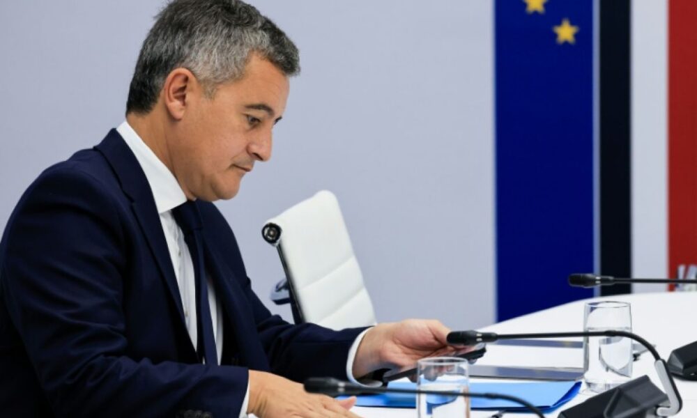 Darmanin serre la vis et occupe le terrain