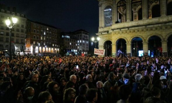 Après l'attaque de Trappes, Lyon et Marseille disent non à la banalisation du racisme