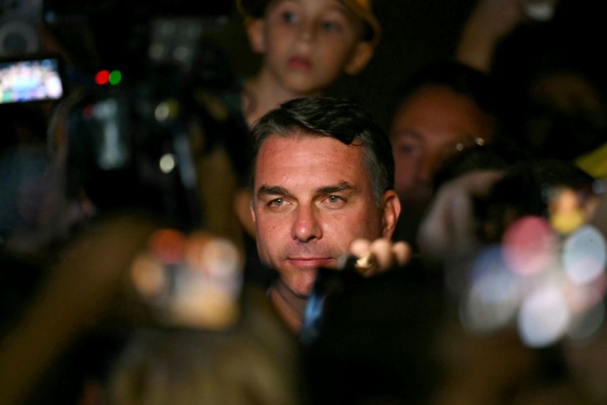 Flavio Bolsonaro devance Lula et rebat les cartes de la présidentielle brésilienne