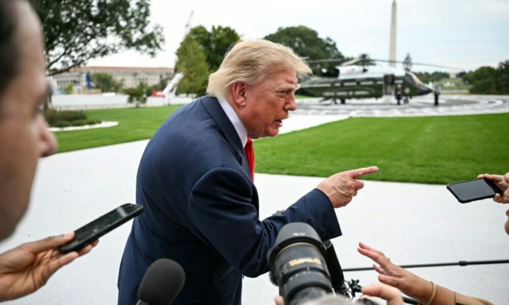 Trump réclame un nouveau président en Ukraine et Zelensky dénonce un écran de fumée