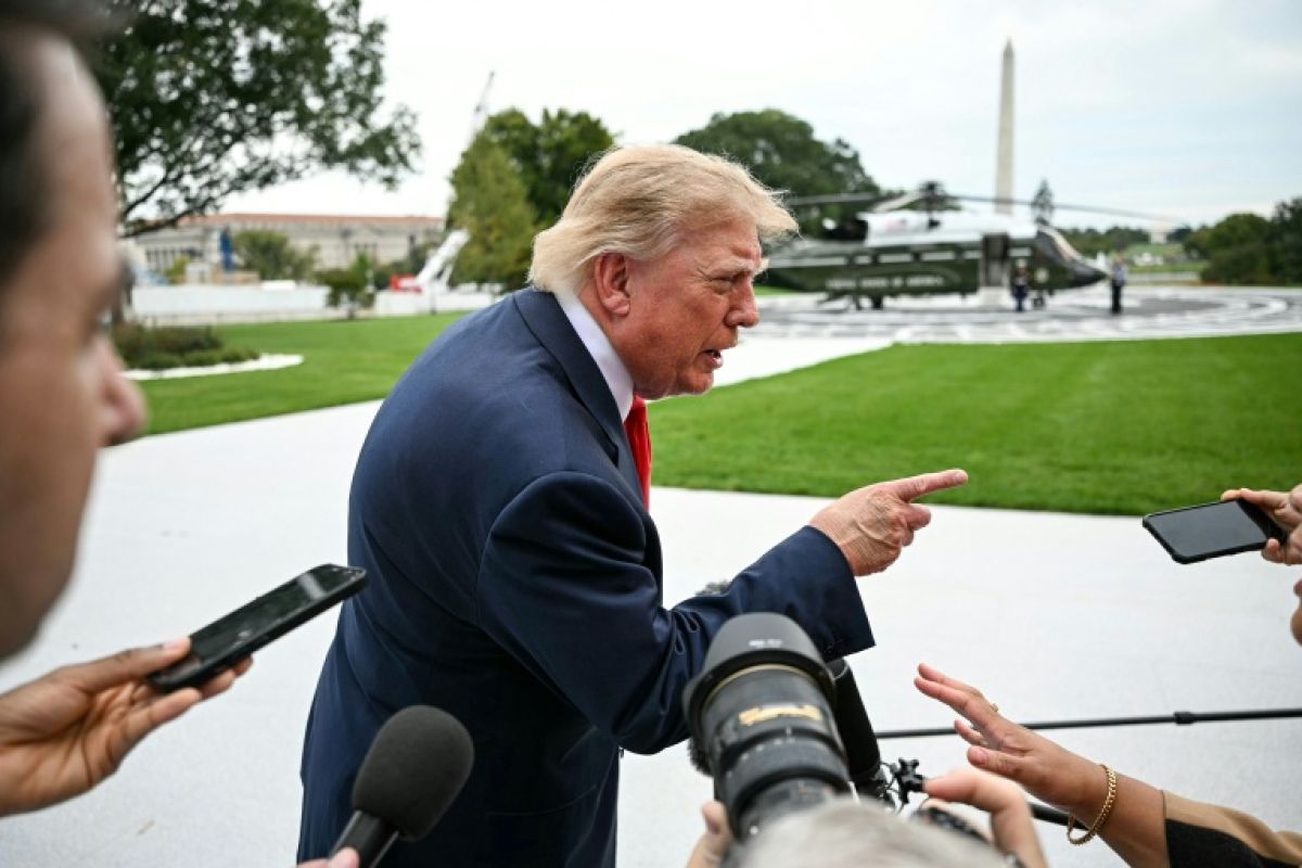 Trump réclame un nouveau président en Ukraine et Zelensky dénonce un écran de fumée