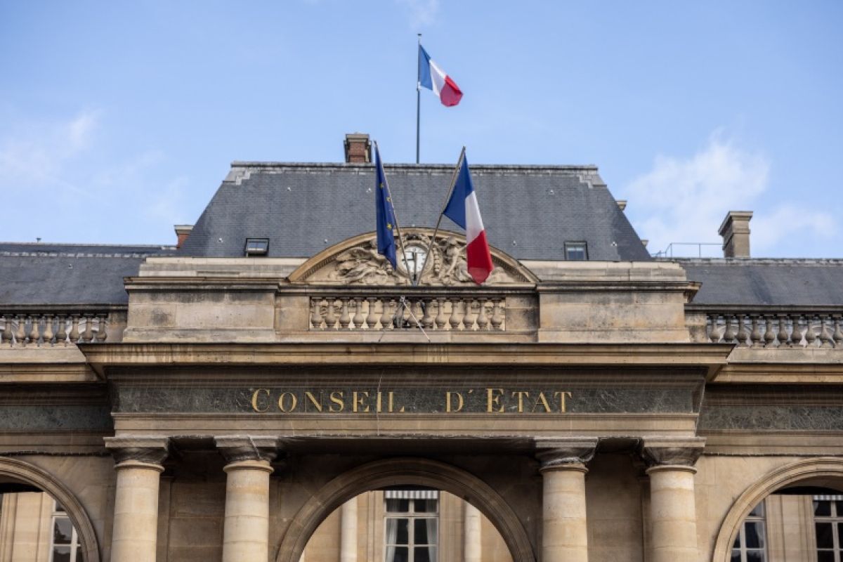 Plainte en ligne, création d'asso, déclaration de TVA, et si l'État arrêtait de vous demander Monsieur ou Madame