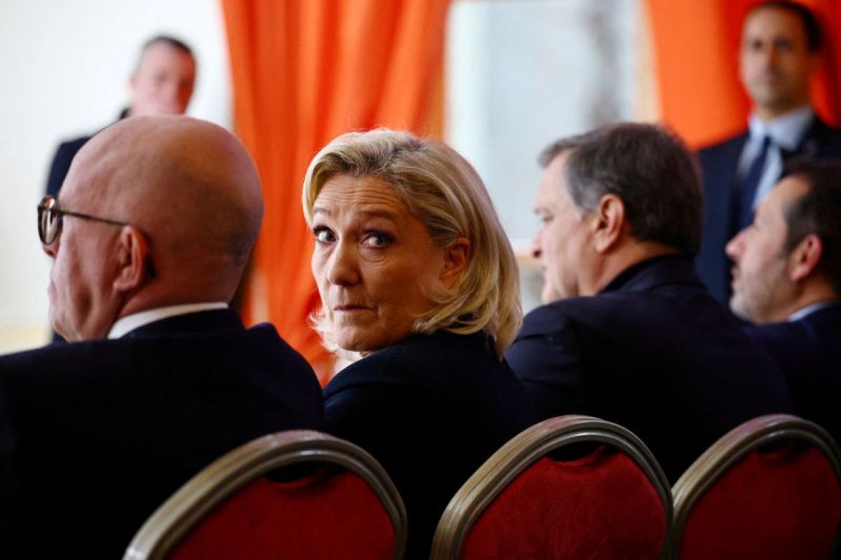 Marine Le Pen promet une renaissance et défie le fatalisme
