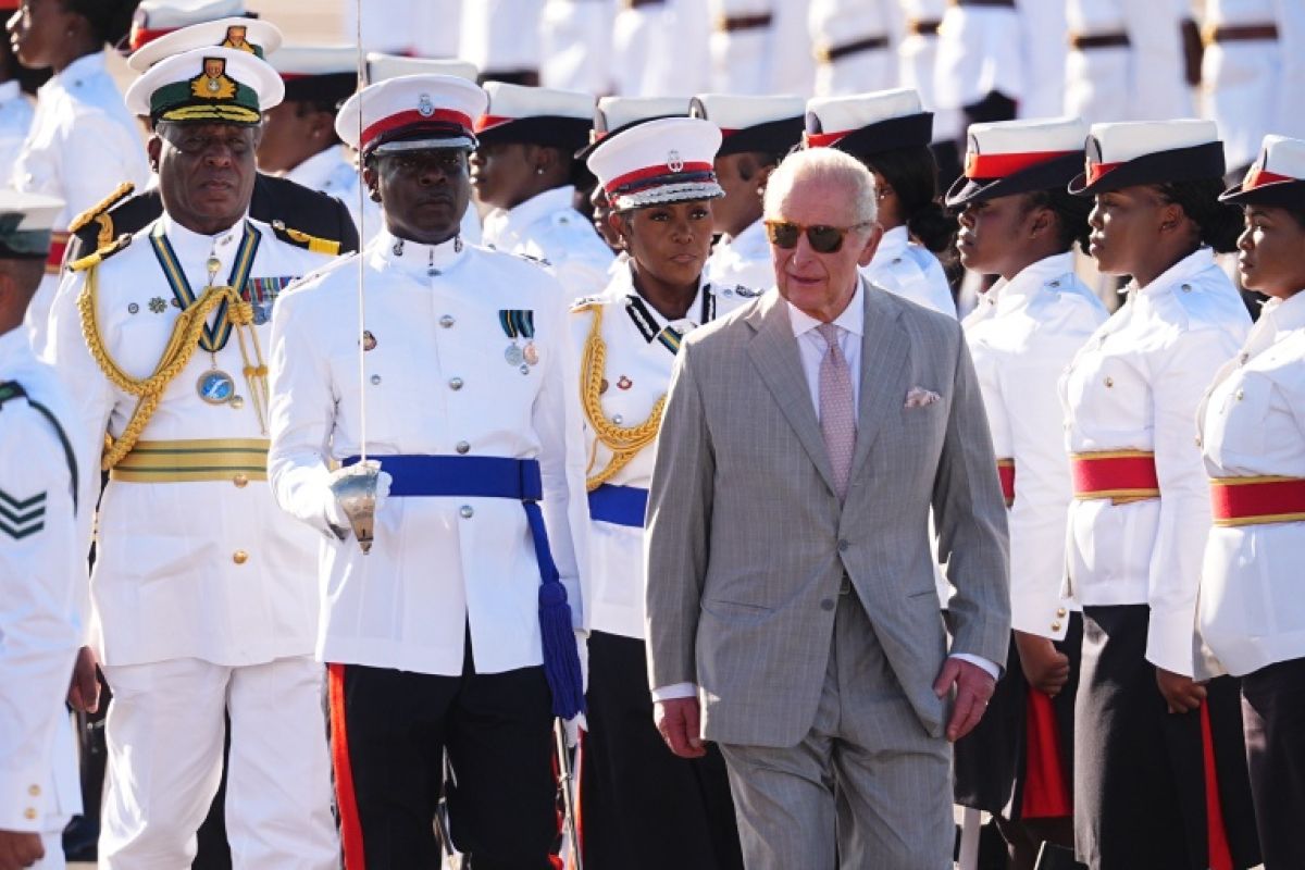 Charles III en Caraïbes avec l’esclavage et le climat en toile de fond