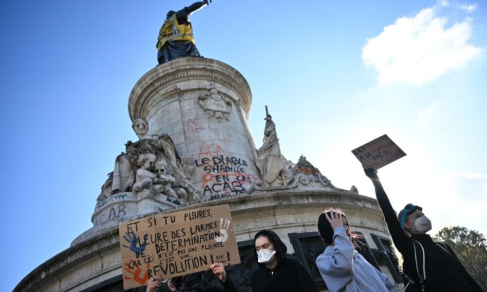 Le lendemain des pillages, la France compte ses dégâts et s'interroge sur les responsabilités