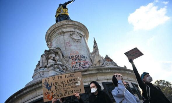 Le lendemain des pillages, la France compte ses dégâts et s'interroge sur les responsabilités