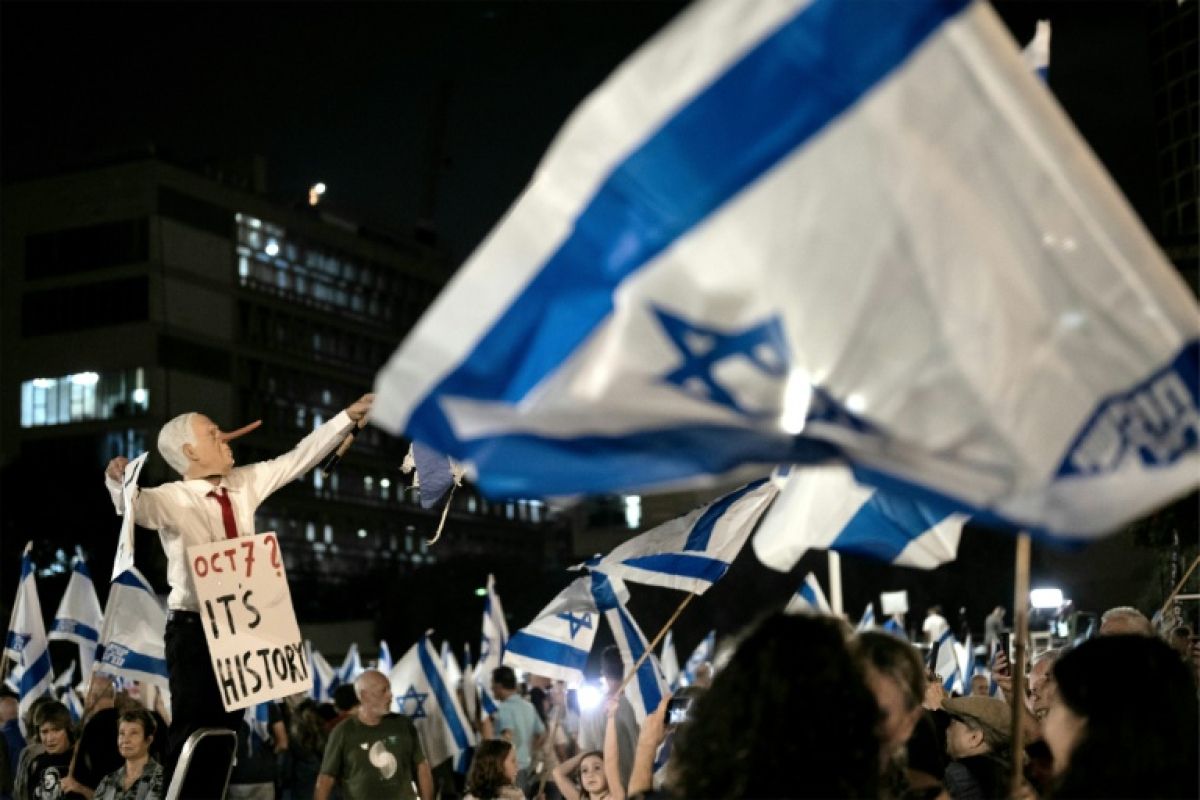 À Tel-Aviv, la rue réclame des comptes avant le vote