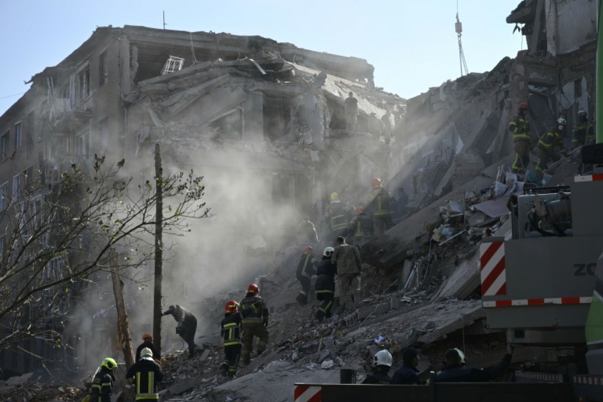 Missiles russes sur l'Ukraine, au moins vingt morts et un hiver sous tension