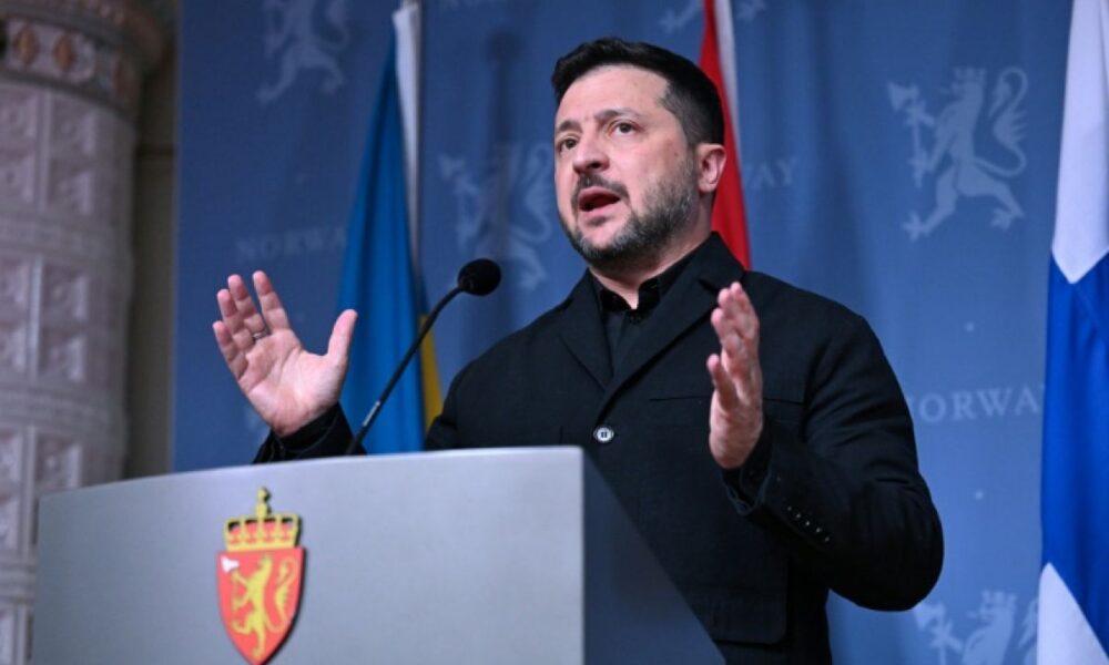 Zelensky veut une place à la table et salue le retour du renseignement américain