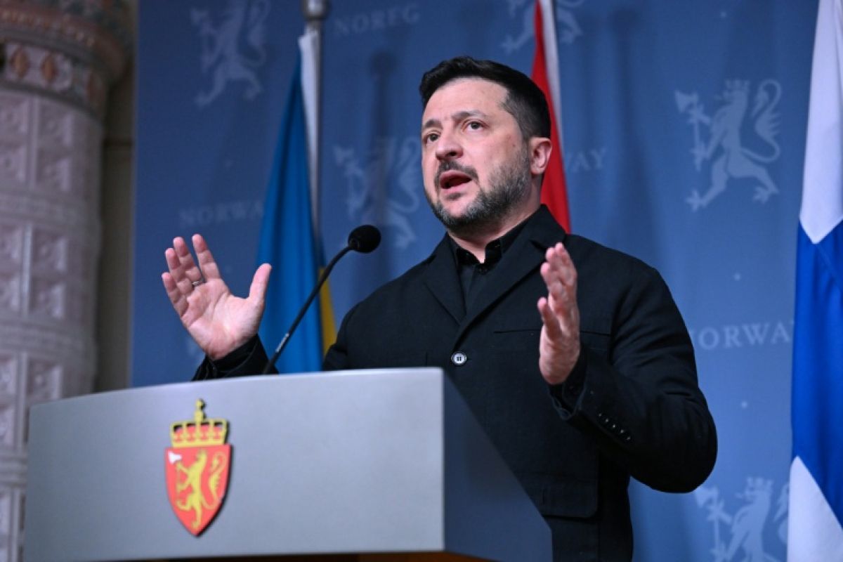 Zelensky veut une place à la table et salue le retour du renseignement américain