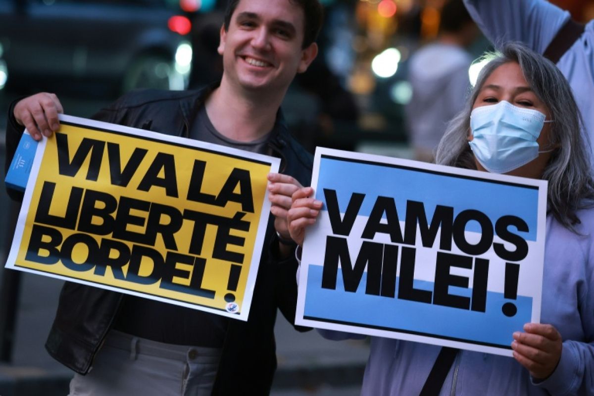 Des fans français de Milei rêvent d'importer sa tronçonneuse