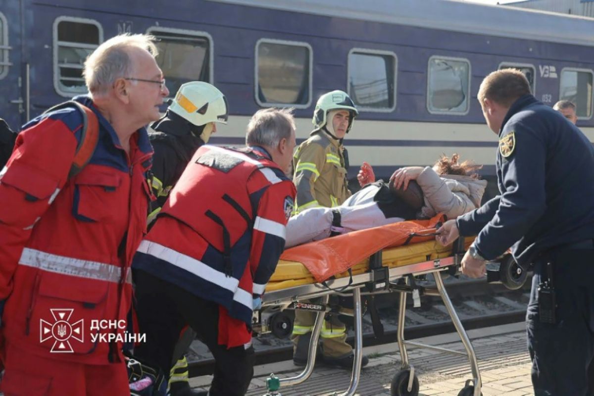 Dnipro, un drone russe frappe un quai de gare et tue au moins treize personnes